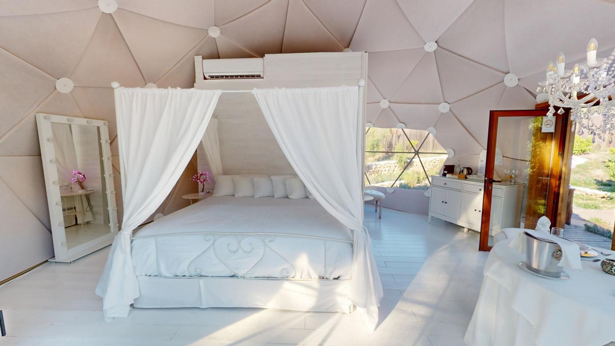 Domo Suites Masia Cal Geperut Badalona Ngoại thất bức ảnh
