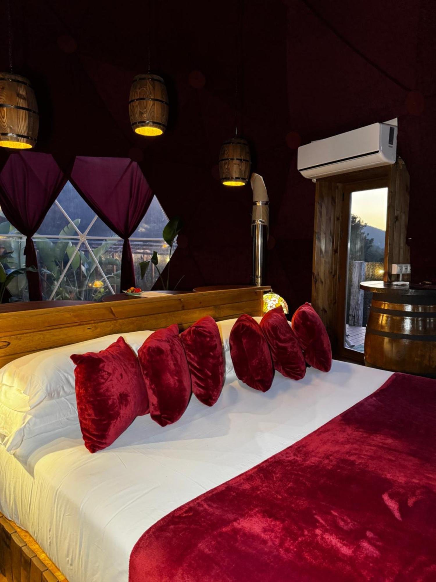Domo Suites Masia Cal Geperut Badalona Ngoại thất bức ảnh